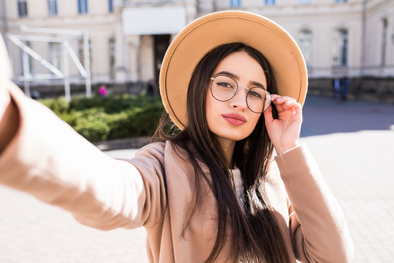 Znajdź swój styl: Najmodniejsze okulary korekcyjne dla kobiet
