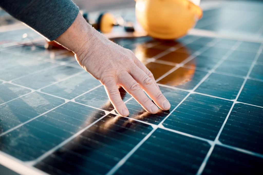W ostatnich latach coraz większą popularność zyskują instalacje fotowoltaiczne, które pozwalają na wykorzystanie energii słonecznej do produkcji elektryczności